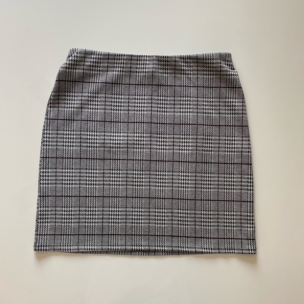 H&M divided plaid houndstooth skirt size medium